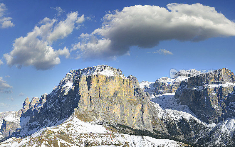 全景山塞拉组从西南(Gruppo del Sella)， Dolomiti山-南蒂罗尔，意大利，欧洲。